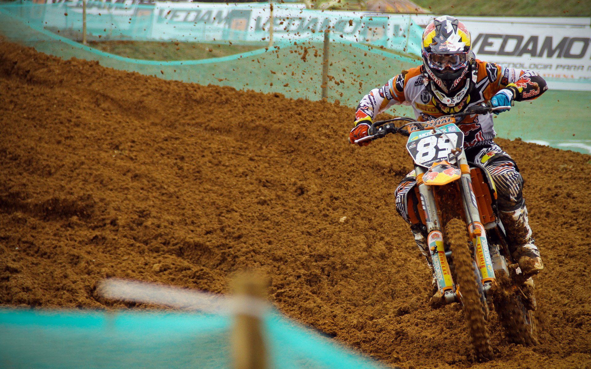 恩多比·恩乔：南非队的关键球员，他的踢球技术无懈可击，恩多cba