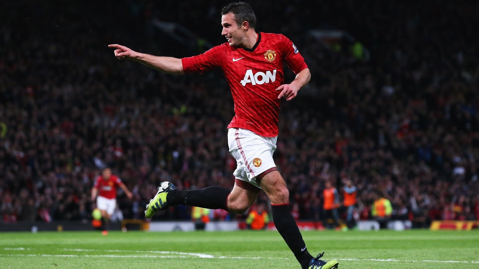 “德甲冠军悬念浓厚,几支队伍你追我赶”,德甲榜首