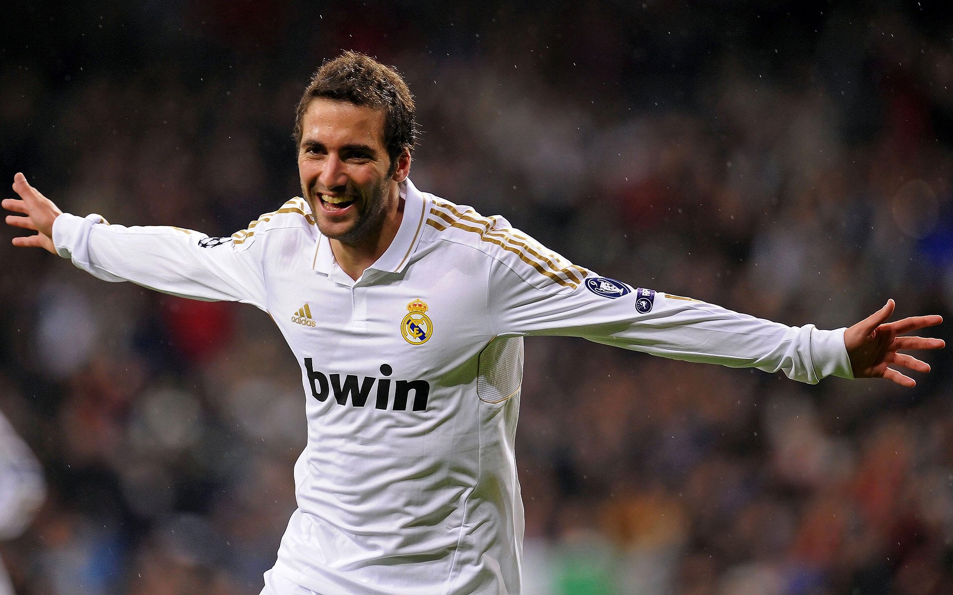 “法国足球争霸战：豪门争锋，悬念不断”，搜索法国足球